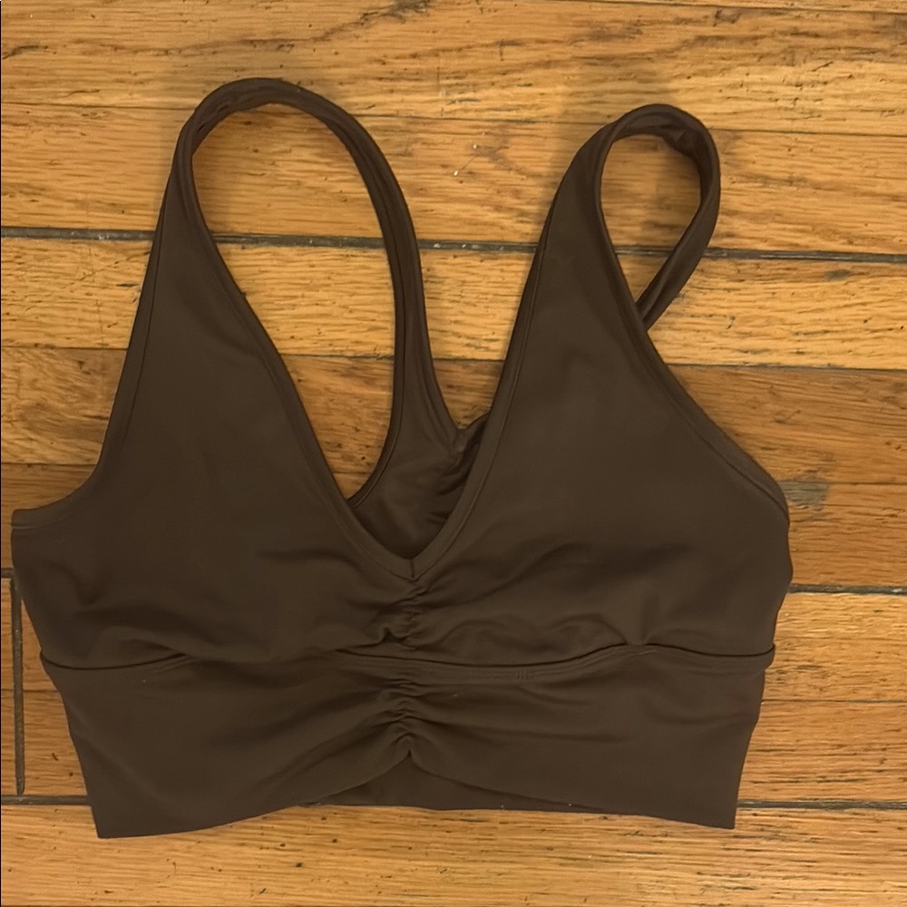 ALO Yoga Brown V-Neck Sports Bra🤎🤎